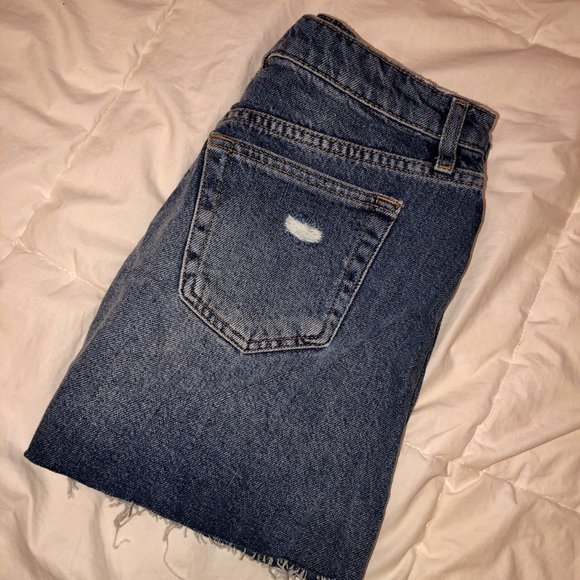 🦋REVOLVE DENIM SKIRT WITH BUTTONS🦋 - Picture 4 of 7